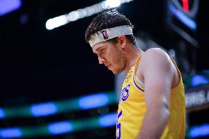 本赛季11位球员场均23+4+5 其中仅三位MVP真实命中率高于里夫斯